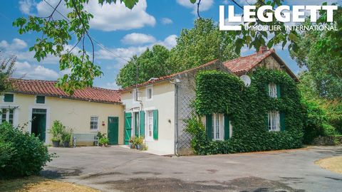 A23028NHA85 - Entdecken Sie dieses charmante Anwesen in einem Weiler am Ende einer langen, privaten Auffahrt. Günstig gelegen zwischen La Châtaigneraie (13 km), L'Absie (10 km) und Coulonges (12 km) für die meisten Annehmlichkeiten, wobei die größere...