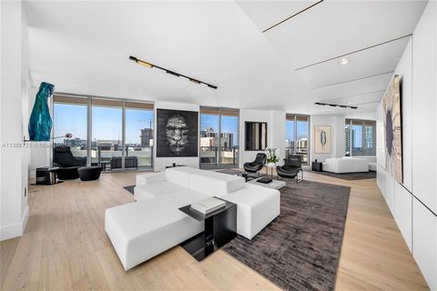 Located on the 8th floor at the boutique Monaco Yacht Club & Residences designed by Piero Lissoni, this corner unit boasts amazing sunrise views & sunset views over the bay & city from an expansive wrap around terrace made to entertain. The sophistic...