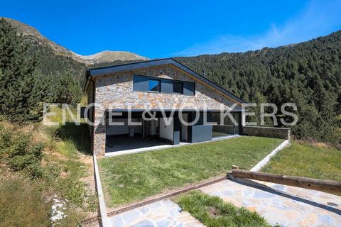 Nous avons le plaisir de vous présenter cette propriété immobilière située dans la vallée de Ransol. Cette magnifique maison de montagne de construction précaire offre un cadre idyllique et une vue imprenable sur la pittoresque vallée de Canillo. Il ...