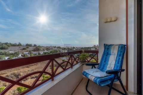 Located in Tavira. Looking for a fantastic apartment in Tavira with garage and attic? See this great 3 bedroom apartment on the top floor (2nd) of a building built in 2003. Located in a privileged location in the city, this apartment has an attic wit...