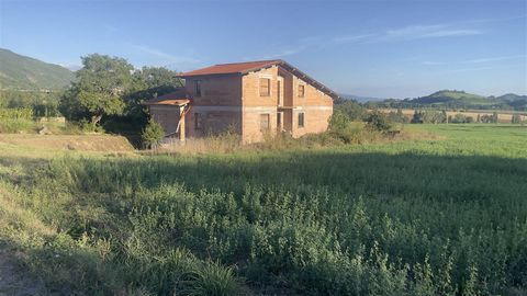 COSTACCIARO (PG): detached house, in an unfinished state, 400 square metres on three two levels, comprising basement - three funds and stairwell; ground floor - living room with kitchenette, three rooms, bathroom and storeroom; first floor - two room...