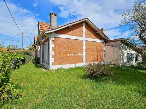 IN SOULAC SUR MER, IDEALLY LOCATED less than 1 km from the town center and only 2 km from the beach of Soulac, your agency CÔTÉ PARTICULIERS offers you this VILLA SOULACAISE to renovate, with a delightful garden of 469 m2 with outbuildings. The prope...