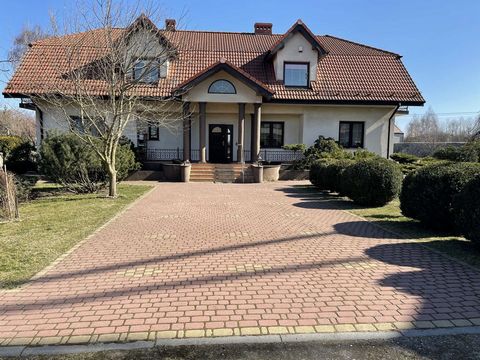 A detached residential house for sale, without a basement, with a usable area of 231 m2, built in 1999 from ceramic brick 'max' on the basis of a building permit. The house is located on a plot of land with an area of 6230 m2 lying by the national ro...