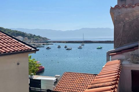 The island of Krk, Baška, furnished duplex apartment surface area 100 m2 for sale, with a sea view, on the second and third floor of a stone house, in the heart of the old town, 20 m from the beach! The apartment consists of two bedrooms, living room...