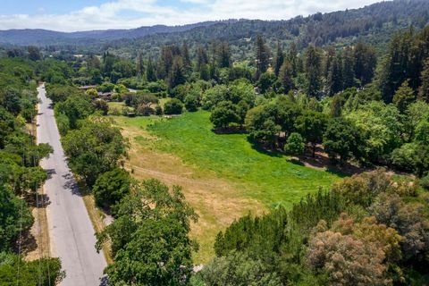 Outstanding opportunity to build your dream home and/or horse facility. Located in Hidden Valley, one of the most desirable locations in Woodside. Approximately 4.78 acres. Minutes to Portola Valley Town Center and Parkside Grille. Private and quiet ...