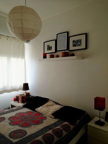 Linda a Velha is in a neighborhood located on the outskirts of Lisbon. Next to my house there are direct transports to the center of lisbon, taking about 25 minutes. At about 2.5 km there is also the Lisbon/Cascais train line. Also next to my house t...