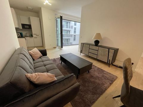 The high-quality & well-designed 2-room apartment (studio) is located on the 3rd floor of the newly built 3 Höfe Residenz am Park am Gleisdreieck in Berlin Mitte / Tiergarten. The approximately 26-hectare Park am Gleisdreieck is a cross-generational ...