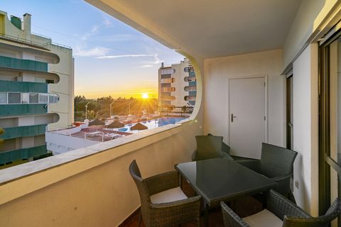 Amendoeiras Family Apartment is an accommodation offering a private pool, pool views and a patio in Vilamoura. Overlooking the garden, this accommodation features a balcony. The flat features 1 bedroom, a flat-screen TV, an equipped kitchen with a di...