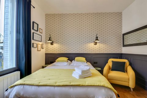 Home Chic Home - Appart La Défense - La Garenne-Colombes Apartment chic and design completely renovated in a quiet and residential street near La Garenne-Colombes / Courbevoie. Ideal for people working in La Défense or tourists wanting a quiet, safe ...