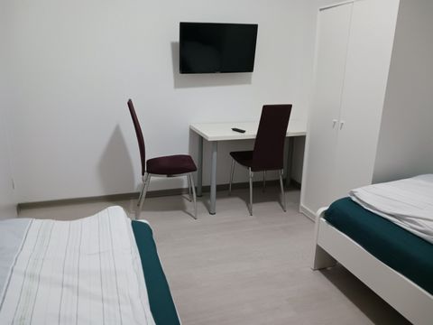 This is a newly renovated 2 bedroom apartment. It is a furnished apartment on the ground floor of a 2 storey building. This apartment is located on Goosestr. 51, a relatively quiet area. Very close to the waterfront centre of Bremen. Blessed with goo...
