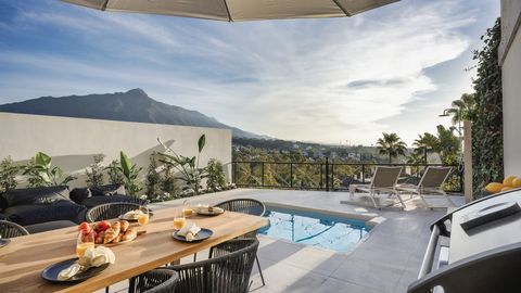 Luxurious four-bedroom apartment with a private pool and garden, offering stunning sea and mountain views. This renovated ground-floor apartment is a haven of modern, Parisian style living in the heart of Nueva Andalucia, La Cerquilla. The property h...