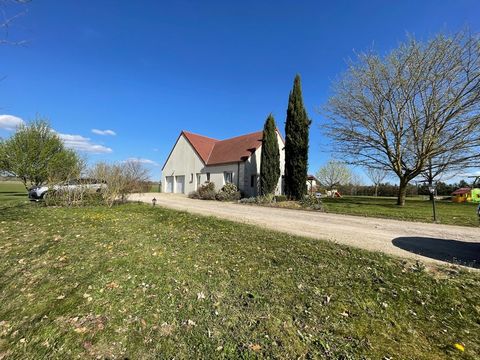SALE OF AN OCCUPIED LIFE ANNUITY Immerse yourself in a unique and captivating real estate investment opportunity: an occupied life annuity sale in an enchanting setting in Saint Denis en Val, just 10 minutes from the centre of Orléans and close to th...