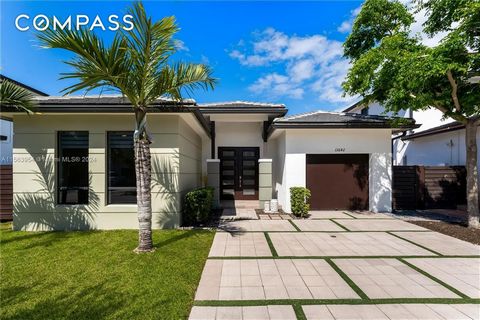 Welcome to this 3bd 2.5ba single story home at Serenity by Lennar near Miami Executive Airport. Newly constructed by Miami's top builder Lennar in 2016, this spacious 10' high-ceiling residence offers 2159ASF with open living & dining areas featuring...