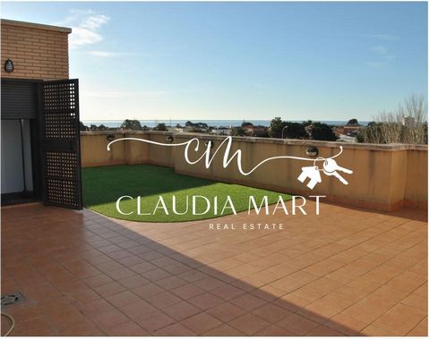 LUXURY penthouse living with stunning VIEWS + TERRACE 125m2. It is a unique property, it is an attic in Cambrils Vilafortuny near schools supermarkets bazaar all services. The beach is 1km walk. You can work disconnect living from above! Choose quali...