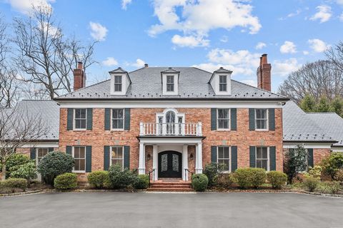 Sensational resort-style amenities enhance this stately, 2019 renovated Georgian Colonial on 5.4 very private, gated acres off Round Hill Road. Designed for relaxed everyday living and entertaining with fabulous west facing terraces, indoor and outdo...
