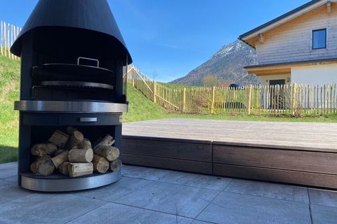Luxury in the middle of the mountains: Holiday chalet with its own sauna and hot tube in a quiet location at 650 m above sea level i Inzell. The chalet is lovingly furnished and offers enough space for up to six people. A cosy kitchen, spacious bathr...