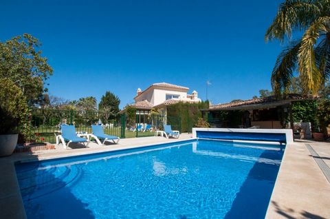 Beautiful Villa with 6 bedrooms, can sleep 14, Guadalmina baja, within easy walking distance to the beach. The Villa is very well equipped for holiday rentals, with extensive outdoor areas, including a barbecue area, a Gazebo, games area, and a pool ...