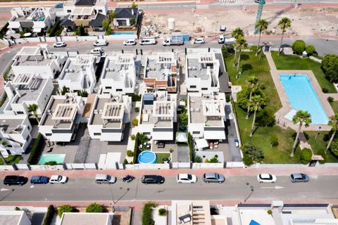 GC Immo Spain offers you NEW BUILD SINGLE STOREY APARTMENTS IN LORCA New residential construction of villas and bungalows in Lorca, a historic town in the region of Murcia, renowned for its culture.   Urbanization of villas and single-storey apartmen...