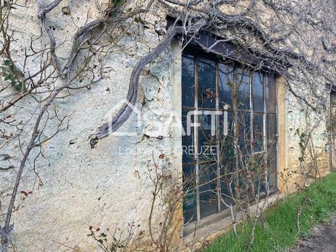 Located in the heart of the village of Vieilley, this old forge of 1832, built on a closed ground of 1000 m2 offers today two large apartments on two levels to renovate. It is easy to attach the apartments to make only one. The first dwelling of 115 ...