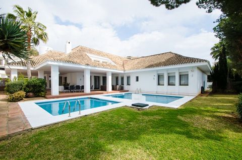 LUXURY ELEGANT VILLA IN PUERTO BANUS, just a few minutes' walk from the beach and most local attractions. The villa boasts a spectacular view to its own private garden, 2 swimming pools: for adults and for kids, and a barbeque. Two storey, meticulous...