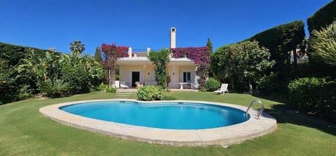 Beautiful villa with amazing views – Sotogrande Alto A beautiful villa situated on a quiet street within Sotogrande Alto. The villa is distributed over two levels and consists of ; Ground floor : entrance hall, a good size kitchen, a spacious and coz...