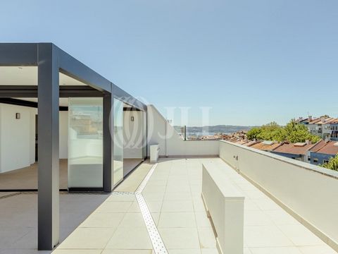 Completely renovated duplex 2-bedroom apartment, with 116 sqm of gross private area, terrace, parking space, and storage room in Algés, Lisbon. The ground floor of the apartment comprises a 30 sqm living room with access to a 25 sqm balcony that surr...