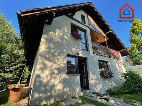 A single-family house for sale with a usable area of 164.04m2, located in Kończce Wielkie. Very good location, the house is only 10 km away from Cieszyn and 16 km from Jastrzębie Zdrój. ROOM LAYOUT: GROUND FLOOR: Living room (24,45m2) Dining room (10...
