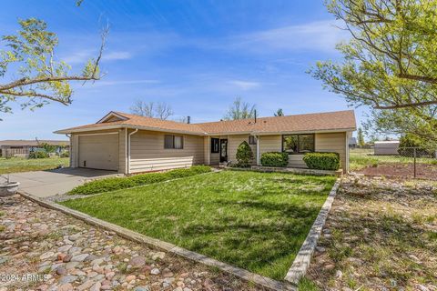 Nestled in the heart of Cosnino Equestrian Estates, this charming property offers captivating mountain views and horse arena privileges. Conveniently located with easy access from town yet providing a tranquil rural ambiance. Experience the milder wi...