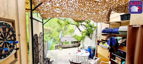 RARE! In the center of the tourist village of Mas d'Azil, this house is a true haven of peace with its vast terrace and garden overlooking the banks of the Arize. It is composed on the ground floor of a kitchen open to the living room and a bathroom ...
