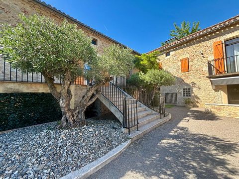 Welcome to Douelle, where this rare stone house offers an incomparable living experience. With its 448m2 of living space and more than 480m2 of useful space, this L-shaped residence on 3 levels is a true work of architectural art. As soon as you cros...