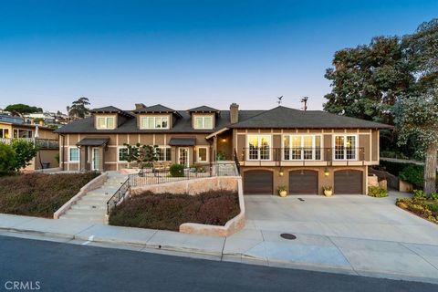 Get out of the city and unwind in idyllic Morro Bay and find a truly remarkable place where you can relax, entertain, and invest, all in the same property. Perfect for a single family, weekend home, or corporate retreat. This custom-built triplex, co...