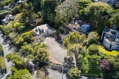 An exceptional chance awaits developers or end-users at 3 Currey Avenue in Sausalito. Acquired in 2015 for $2,000,000, the property has undergone a transformative journey, with significant investment already poured into reimagining, expanding, and en...