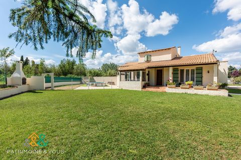 Rare! Pont de Crau sector, Camargue region Villa 122 m2 + Veranda 12 m2 on wooded land 2000 M2 + swimming pool + possibility of extension... In the residential and preserved area of Pont de Crau, in the heart of a habitat made up mainly of villas, Pa...