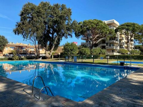 Middle Floor Apartment, El Rosario, Costa del Sol. 2 Bedrooms, 1 Bathroom, Built 100 m, Terrace 20 m. Setting : Beachside, Close To Shops, Close To Schools, Urbanisation. Orientation : East. Condition : Recently Refurbished. Pool : Communal. Climate ...