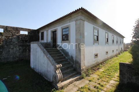 Identificação do imóvel: ZMPT565386 Excellent farm with semi-renovated stone house, shops, threshing floor, hayloft, 2 stone houses with 2 floors each, all in stone to be rebuilt. Construction area of 596.00m2. Farm with mine, water well, stone tank....