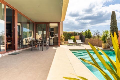 Vrijstaande villa te koop in Alella, met 3.950 ft2, 5 kamers en 4 badkamers, zwembad, 2 garageplaatsen, berging en airconditioning. Features: - SwimmingPool - Garage - Air Conditioning