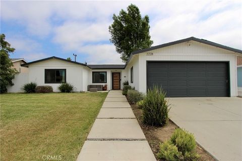 This wonderful home features 4 bedrooms, 2 bathrooms, an open plan kitchen, living room and dining room. This home has been remodeled in recent years with great attention to detail. This property is a must-see! The kitchen was completely renovated in...