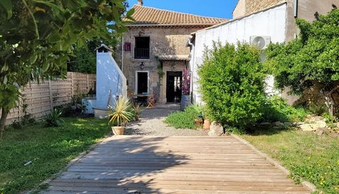 Very lively, circular village with all shops, cafes, restaurant, primary and secondary schools, 15 minutes from Beziers and 30 minutes from the beaches. Pretty winegrower's house 165 m2 living space, including 5 bedrooms and 3 bathrooms, plus a conve...