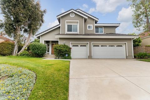 Welcome home to this 5 Bedroom, 4.5 Bath Buttercreek Estates home, located on a quiet cul-de-sac. With over 3600 square feet, this open floor plan offers ample living space and wonderful upgrades throughout. Home features hardwood and travertine floo...