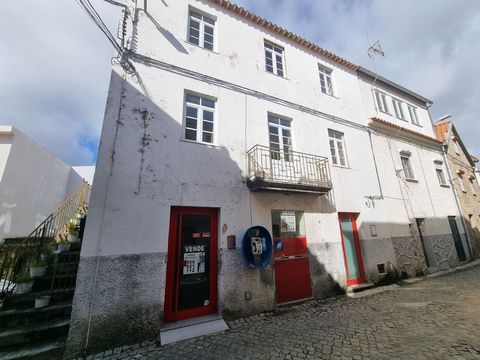 Interesting 3-storey villa, located in the genuine and picturesque village of the well-known writer Vergílio Ferreira, with potential for housing on the 1st and 2nd floors and commerce/services on the ground floor, where a dependency/store of CTT Cor...