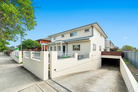Strathfield Partners are proud to offer this unique modern development consisting of six (6) townhouses for sale by Auction. Positioned in a tranquil street in the heart of Punchbowl, it is within walking distance from the train station, shops, and P...