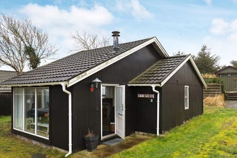 Casa confortablemente amueblada con baño alicatado. Situado en una pequeña parcela sin ruidos, cerca de la playa y de las tiendas. La cama doble es de 3/4. Cerca de paseos a caballo y minigolf.