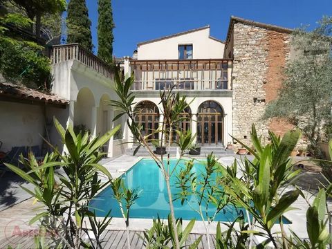 TARN (81) For sale in Cordes-sur-ciel this atypical set consists of three terraced houses with garden, terraces, swimming pool and garage. The old part offers on the 1st level: a large bedroom with shower room, toilet. An open dining room/kitchen wit...