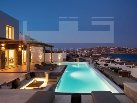 Deze villa in Mykonos belichaamt de absolute creatie en wedergeboorte van schoonheid en verfijning. Een onlangs gerenoveerd en volledig gerenoveerd pand van verleidelijke luxe is weer tot leven gebracht om zijn vooraanstaande gasten uit te nodigen vo...