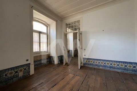 ¿Dónde está ubicado este edificio? ¿Qué proyectos me permite desarrollar? Situado en el corazón palpitante de Lisboa, este magnífico edificio de 5 plantas se encuentra en una de las zonas más tradicionales e históricas de la ciudad. Este proyecto pro...