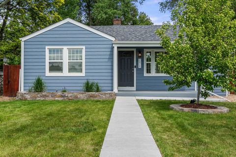 Mid-century home located in the heart of the University Neighborhood. This house is situated on a west-facing lot and features 4-bedrooms, 2-full baths, with over 1,700 sq/ft of living space. The main floor combines the large family room, 2 bedrooms,...