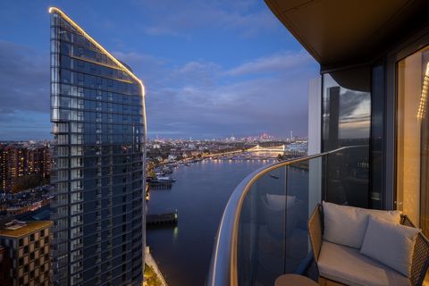 Amazing 4-bed apartment at the 19th floor of a high spec building with breathtaking views across the River Thames and the London Skyline. Great for living, investing, or just a lock-up-and-go pied-a-terre located on an envious position next to Chelse...