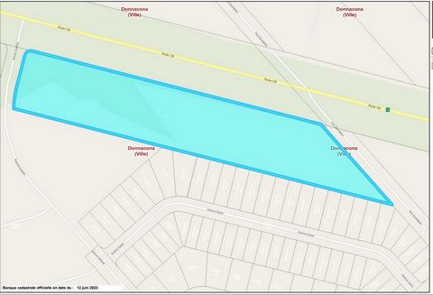 Possibilità di suddivisione in base alle vostre esigenze! Superbo lotto direttamente sulla Route 138 di oltre 223.600 piedi quadrati per il tuo progetto. Zonizzazione commerciale; servizi personali, professionali, finanziari, attività di quartiere, s...