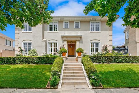 In the exclusive and sought-after neighborhood of Brookside within Greater Wilshire-Hancock Park, sits this quintessential 1920's American Colonial Revival home. This timeless and elegant home has been tastefully restored while preserving its charact...