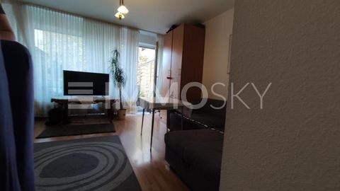 This apartment is located in the Münstercenter, so absolutely central to everything you need for daily life. University, public transport, motorway: everything can be reached quickly. Located on the first floor, the apartment, in addition to the prac...